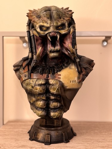 Predator hunter bust statue - predator,