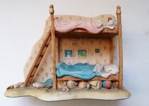 Border fine arts - border, beds