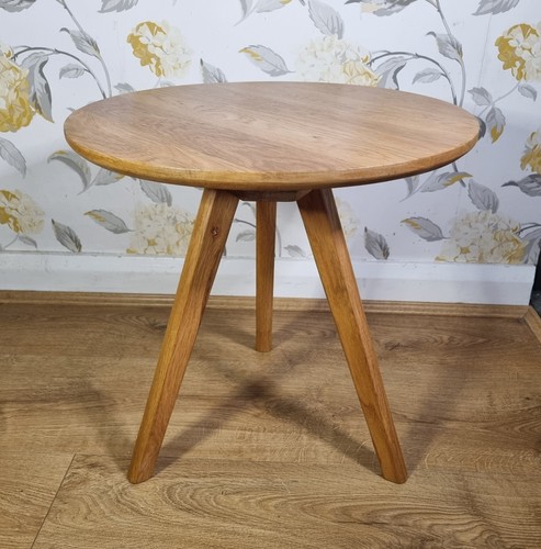 Solid oak three legged - oak, side
