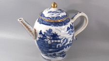 ANTIQUE CHINESE EXPORT TEAPOT