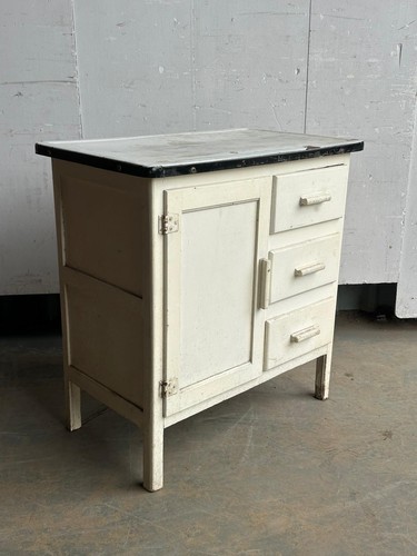 1920 enamelled kitchen - 1920’s,
