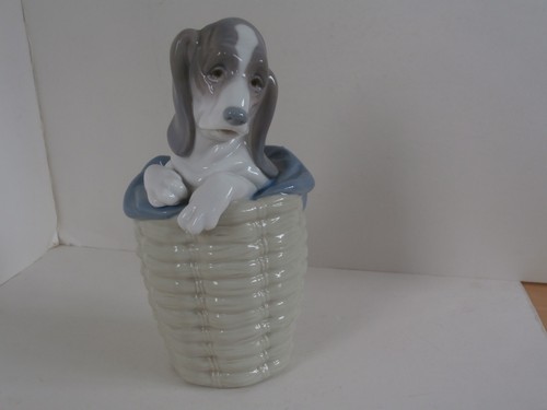 Lladro 1128 ceramic dog in - no.,