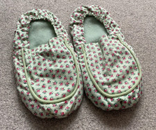 NEW Warmies Microwavable Slippers Lavender Scented Ditsy Green Floral. Fits 6-10