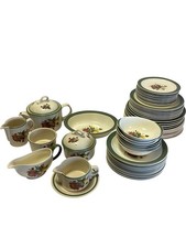 Wedgwood Etruria Barlaston Covent Garden Dinner Set 57 Pieces Vintage 1980s PPWH