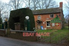 PHOTO  OLD GARAGE TURNASTONE