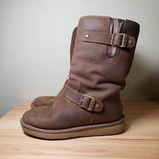 UGG Women's 7 Kensington Double Buckle Moto Boot Brown Leather Sherpa Lined