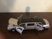 Kinsmart 1999 Lincoln Town Car Stretch Limousine Silver Grey 6.75” Good Con 
