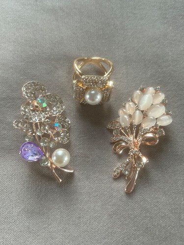 Two brooches one scarf - scarf, clasp