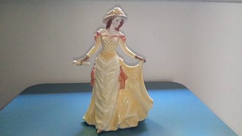 Royal worcester figurine - figurine,