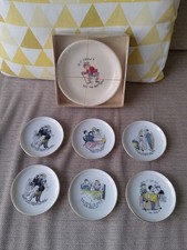 COLLECTION x7 NOVELTY CHEEKY POTTERY DISHES - IS IT TREW? BOXED & SAUCY c.1960s