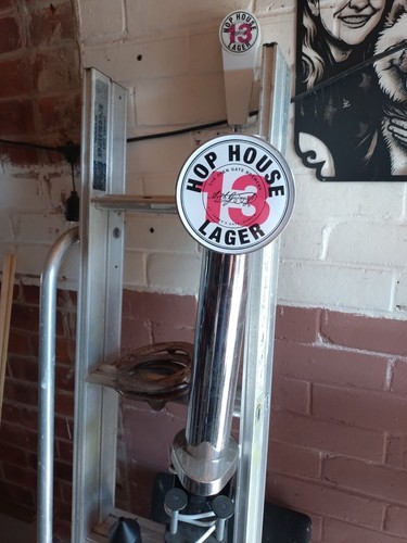 Hop house badge - house, 13