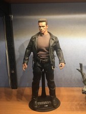 Hot Toys T-800 Terminator MMS 117