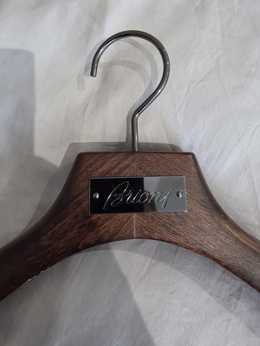 Brioni boutique wooden - boutique,