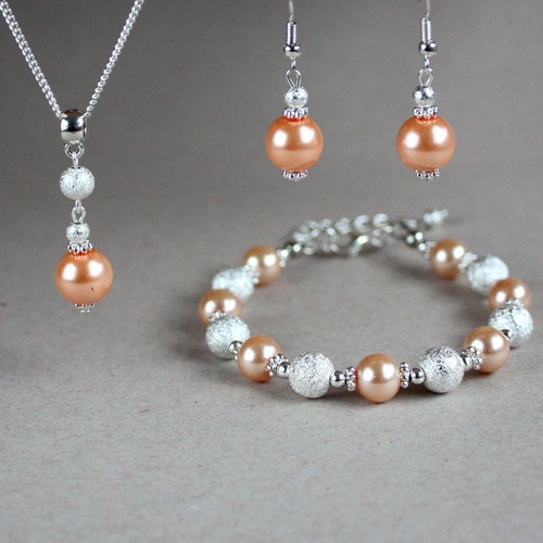 Light peach pearl necklace