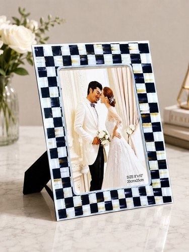 Black white check photo frame - black,