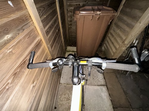 Giant carbon fibre road bike - giant,