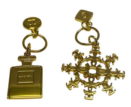 Chanel charm gold tone - chanel,