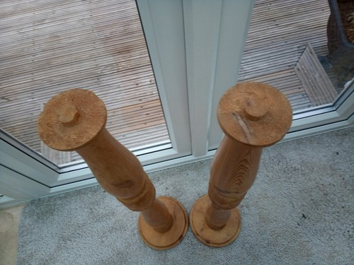Wooden pedestal table - , legs