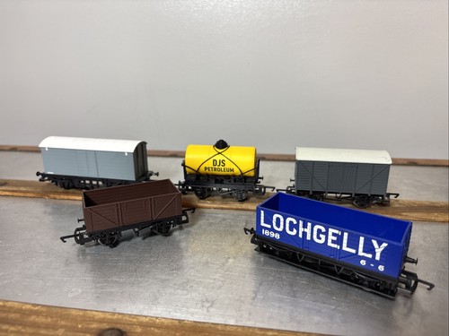 Hornby gauge wagons - 00,