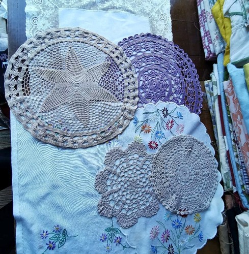 Vintage place mats - x,
