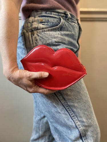 Moschino parfums red lip - parfums,