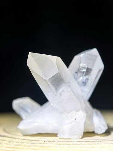 Natural clear quartz crystal - clear,