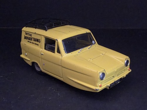 Corgi reliant regal - 1/36, van