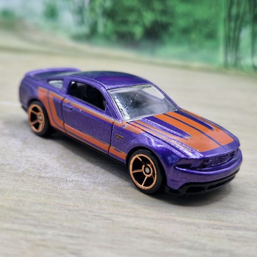 Hot wheels ford mustang - '10,