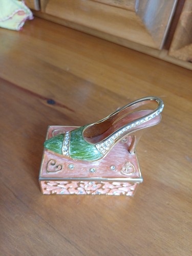Peach green and - peach,,