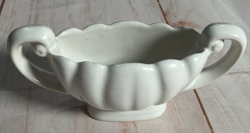 Wade white ceramic mantle vase - white,
