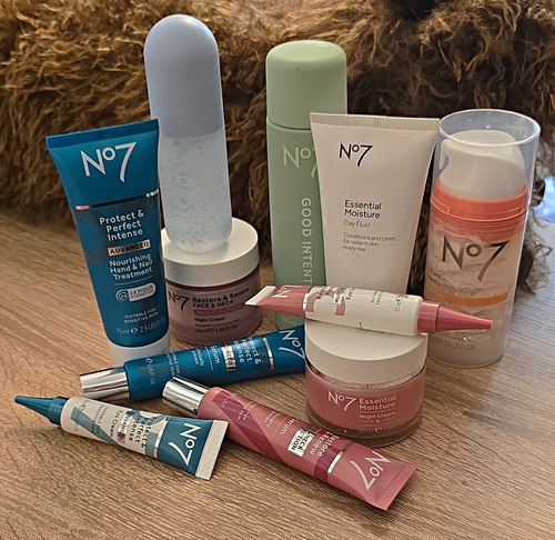 No7 facial skincare set day - skincare,