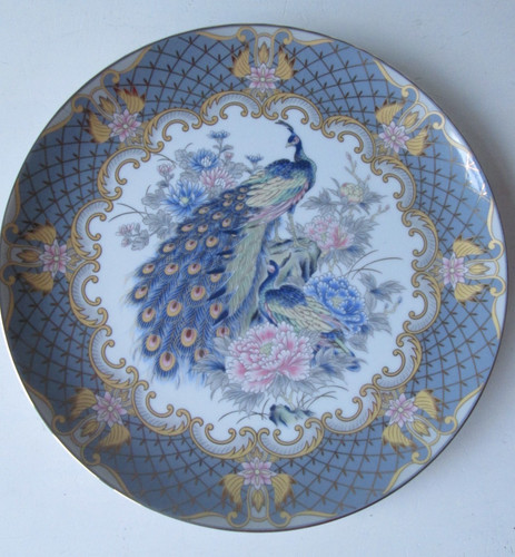 Decorative oriental plate with