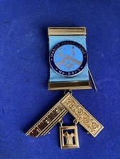 RARER VINTAGE 1984 PAST MASTERS JEWEL.  MANOR ABBEY LODGE no.8873. (194)
