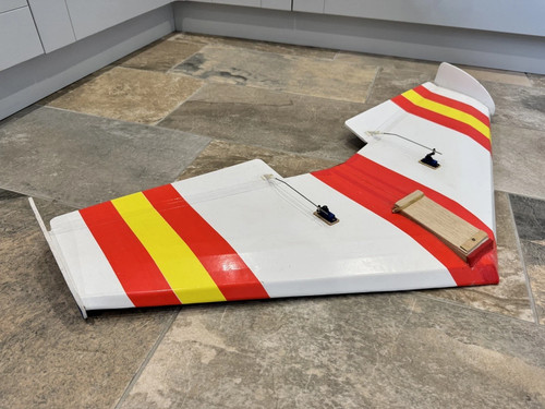 Flying wing plane - rc, 97cm