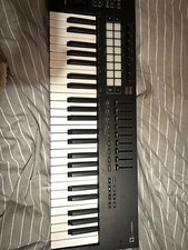 Novation launch key 49, keyboard controller / launchpad 
