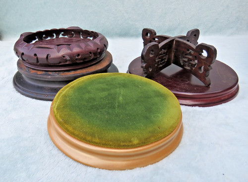 Old wooden plinth display - 5,