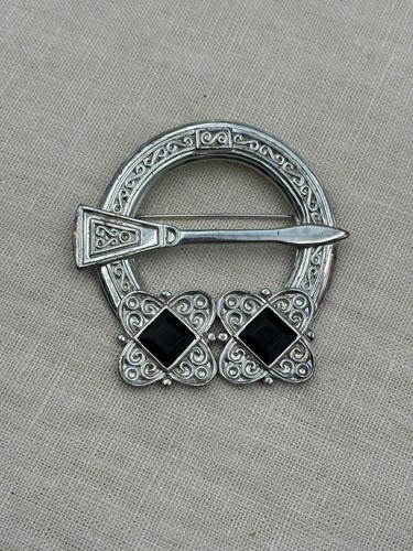 Celtic penannular ring - penannular,