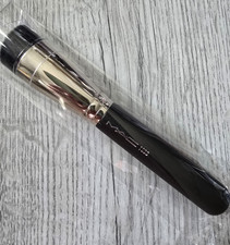 MAC 196 Slanted Flat Top Brush