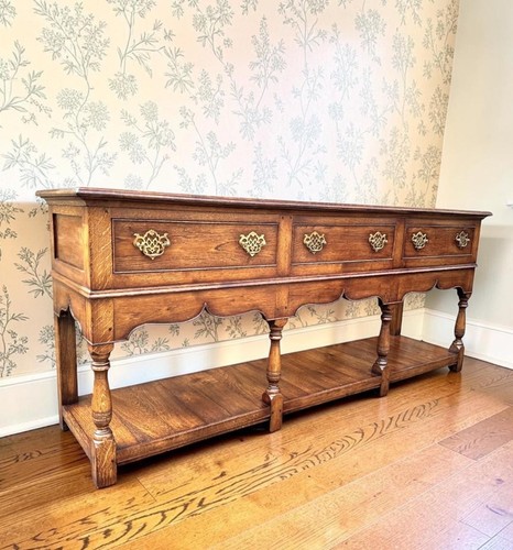 Good quality large oak dresser - large,