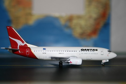 Qantas boeing 737 300 tau - 737-300, vh-tau