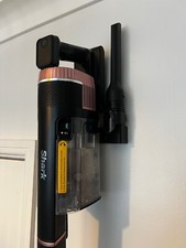 Shark Stratos Vacuum Wall