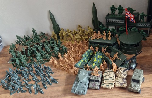Vintage green grey army men
