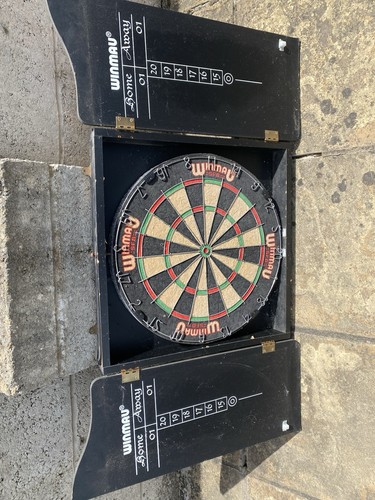 Winmau sfb dart board - dart,