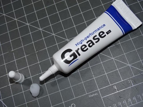White grease lubricant