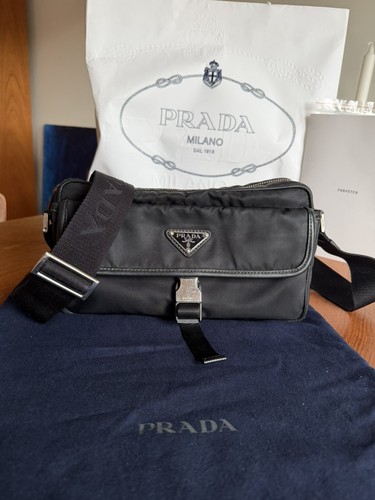 Prada logo plaque messenger - logo,
