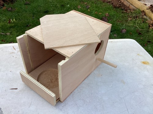 Nest boxes concave with - ),