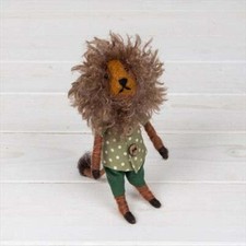Lion Wool & Felt Animal Hand