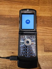 Motorola RAZR V3 Flip Phone Excellent Condition With Charger - Powers on 