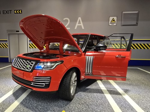 Range rover red l405 - 1:18,