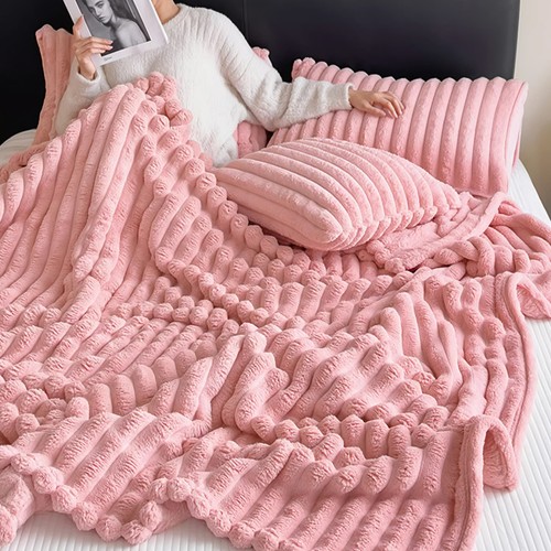 Large ribbed faux fur - ribbed,